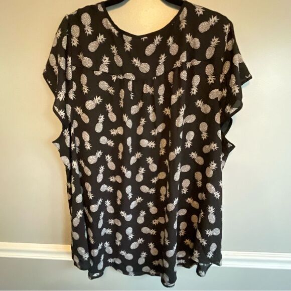 Torrid Pineapple Short top blouse women’s size 5 5X 28 black white tulip sleeve - Picture 4 of 8